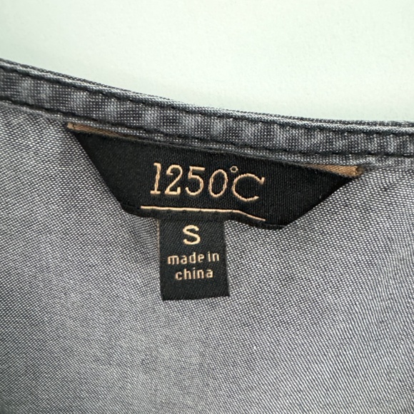 1250 Degrees Celsius Women’s Size Small Gray Tencel Chambray Spaghetti Strap Top - Picture 3 of 5